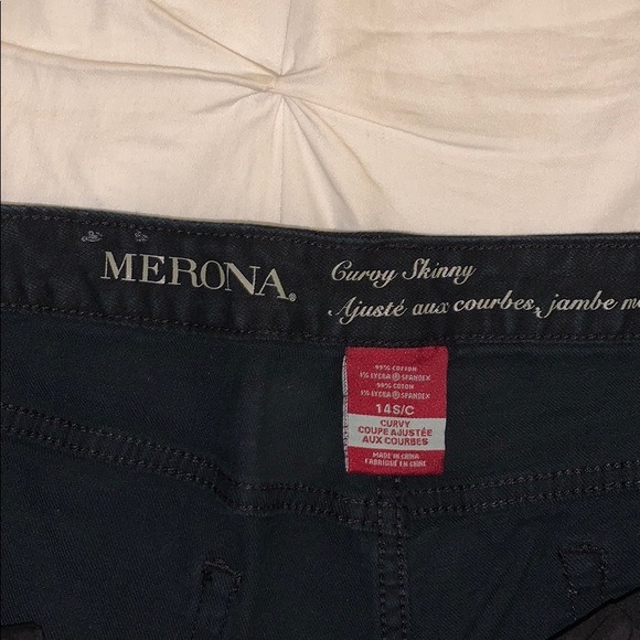 Like New Dark Wash Skinny Jeans - Picture 4 of 5